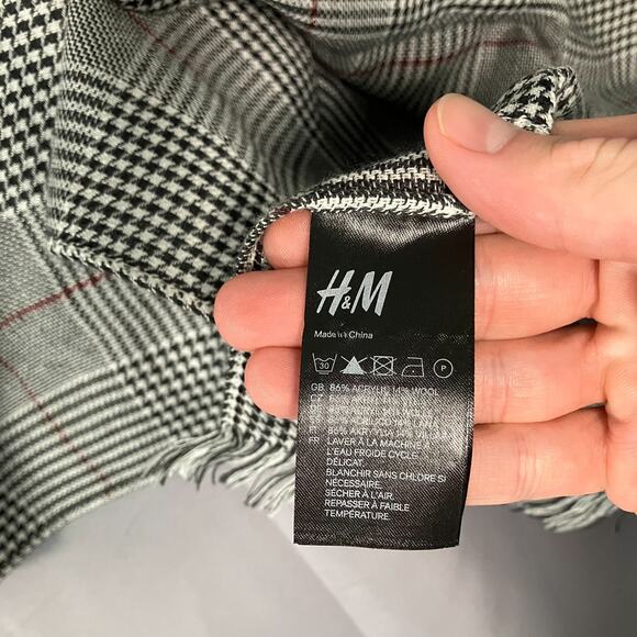 H&M Plaid Checkered Fringe Scarf Acrylic Wool Blend Gray Red 32x84 Unisex - Picture 5 of 11